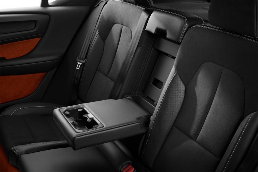 Интерьер Volvo XC40 T5 2017 года  (WW) (фото 23 из 33)